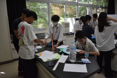 タイの高校生とサイエンスキャンプを実施