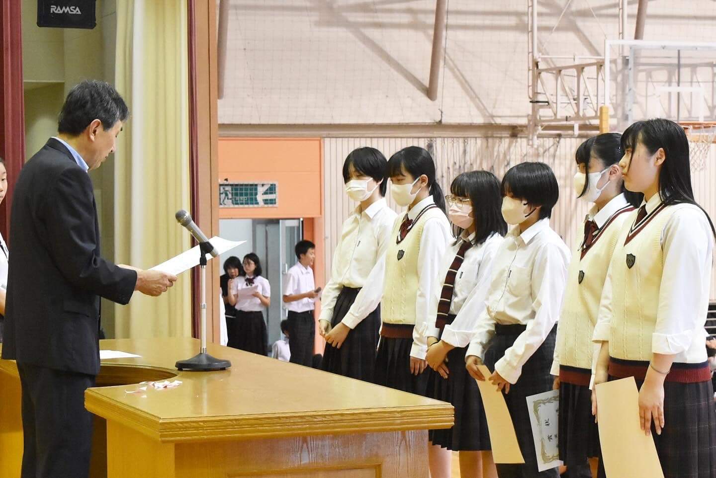 夏休み前の全校集会を実施