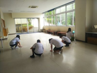 オープンスクールに向けて生徒会で清掃活動